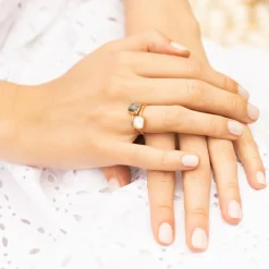 Moonstone Bagues|Bague Jovanni Labradorite & Nacre en laiton doré
