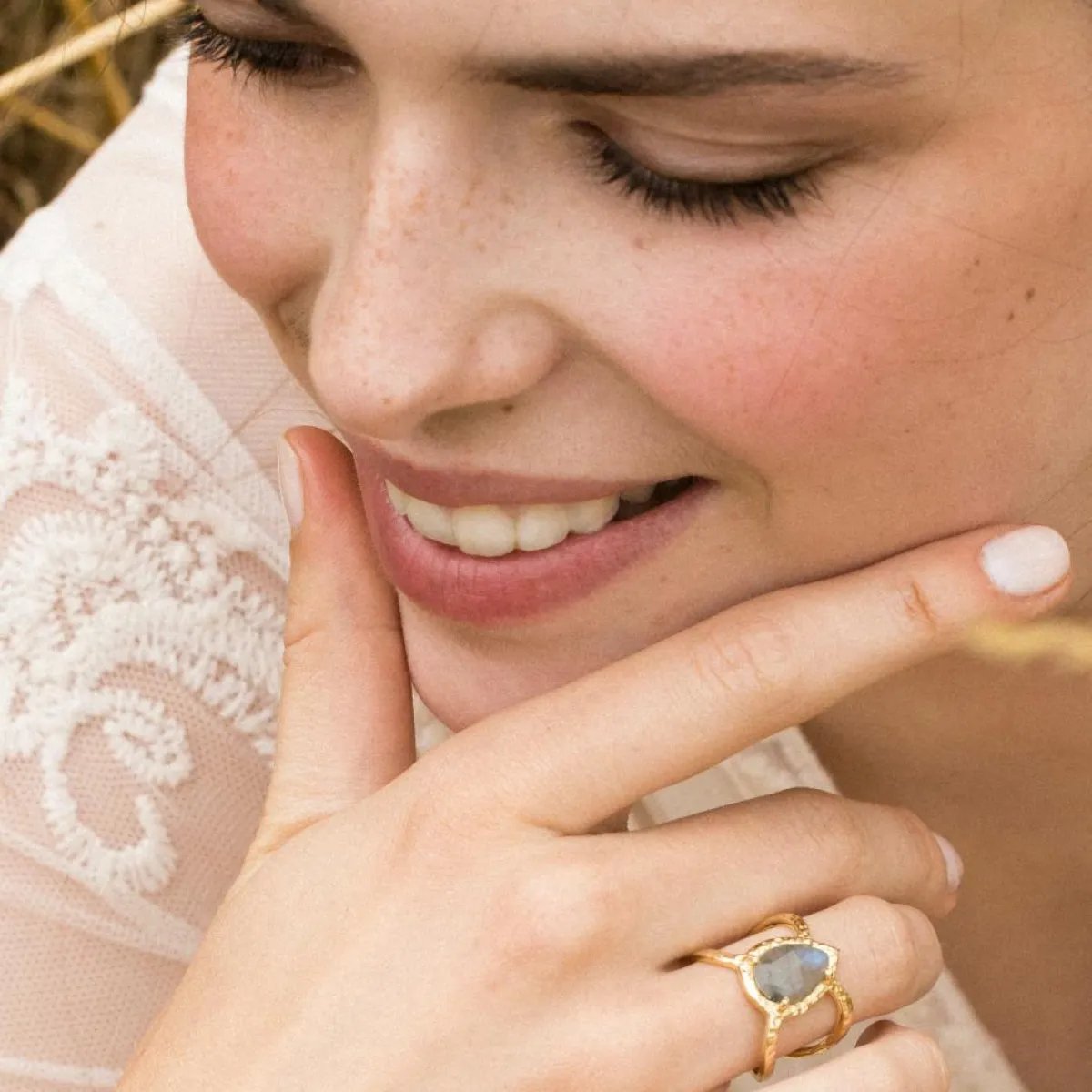 Moonstone Bagues|Bague Liva Labradorite en laiton doré