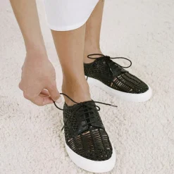 Mellow Yellow Baskets|Baskets en Cuir Bea noires