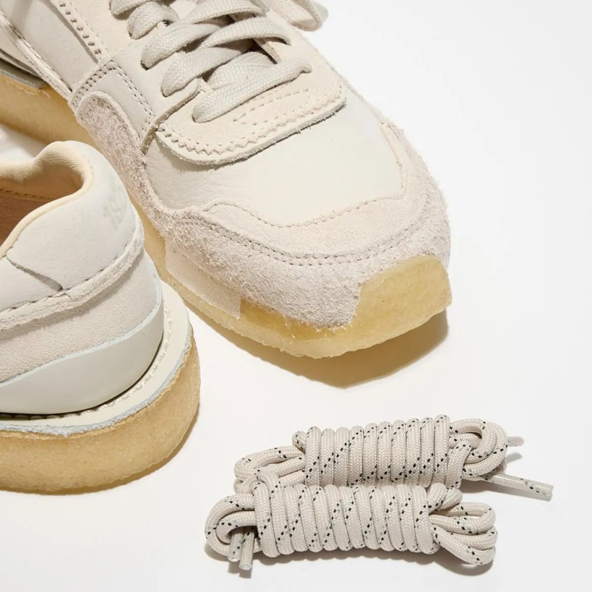 Clarks Baskets|Baskets en Velours de Cuir Tor Run écrues