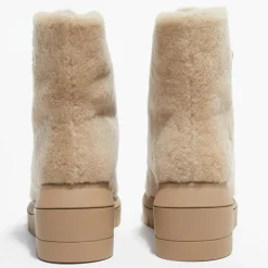 Stuart Weitzman Bottines|Boots en Peau de Mouton Nisha beiges - Talon 7,5 cm