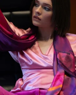 Petrusse Echarpes, Foulards|Carré 100% Soie Alice néon - 105x105 cm