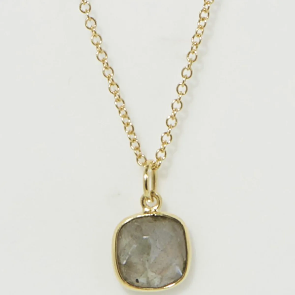 Moonstone Colliers|Collier Phybie Labradorite en laiton doré