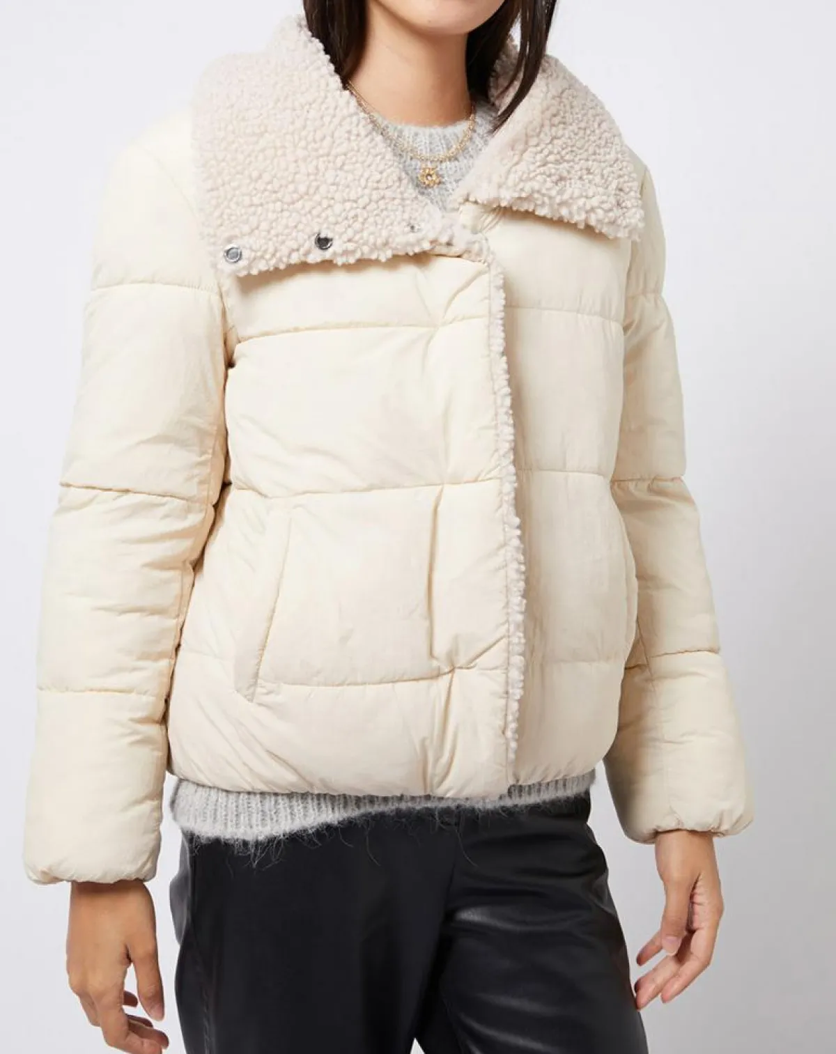 Esprit Manteaux|Doudoune courte doublée intérieur fourré sherpa écrue