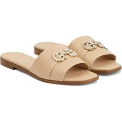 Salvatore Ferragamo Sandales Plates|Mules en Cuir beiges
