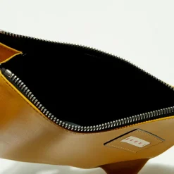 Marni Pochettes|Pochette en Cuir à main mousqueton moutarde - 18x19 cm
