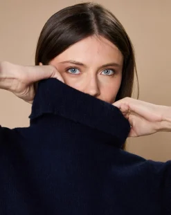 Oscar et Louise Pulls|Pull 100% Cachemire 4 fils Audrey col roulé bleu marine