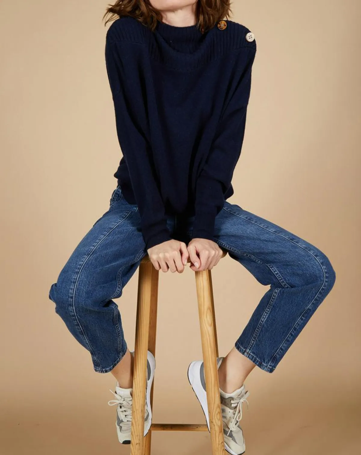 Cashmere Tribu Pulls|Pull ample 100% Cachemire Sandy col montant à bouton bleu nuit