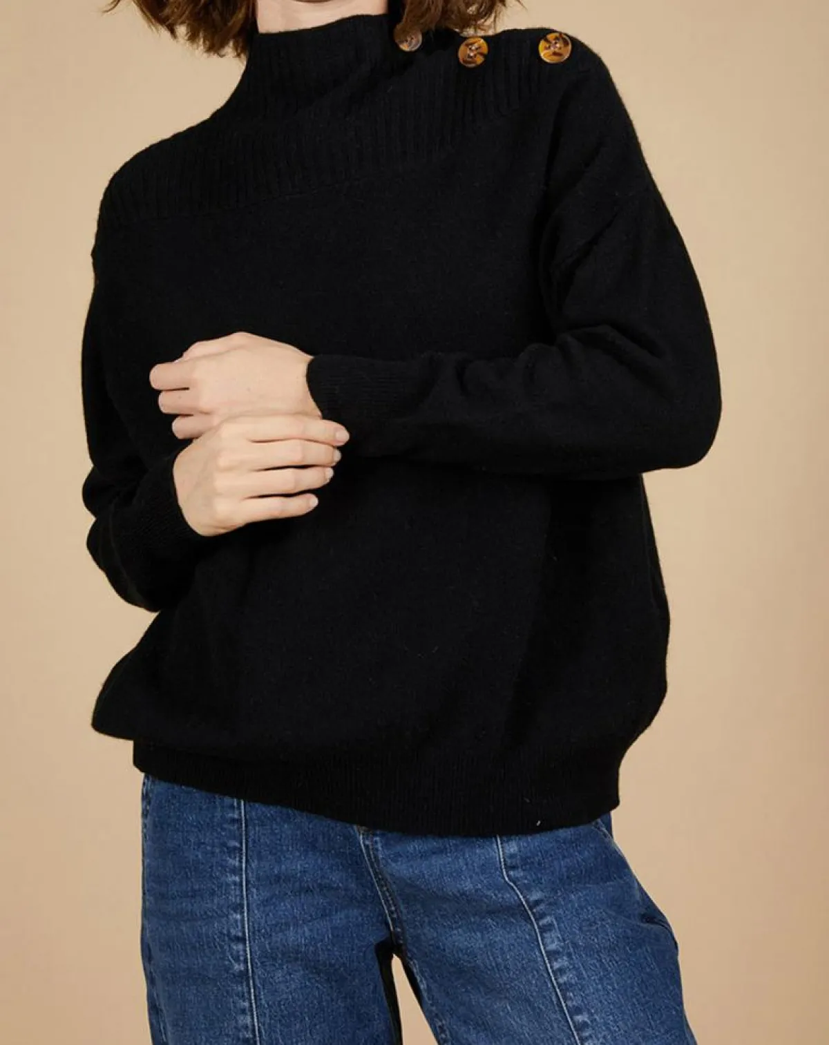 Cashmere Tribu Pulls|Pull ample 100% Cachemire Sandy col montant à bouton noir