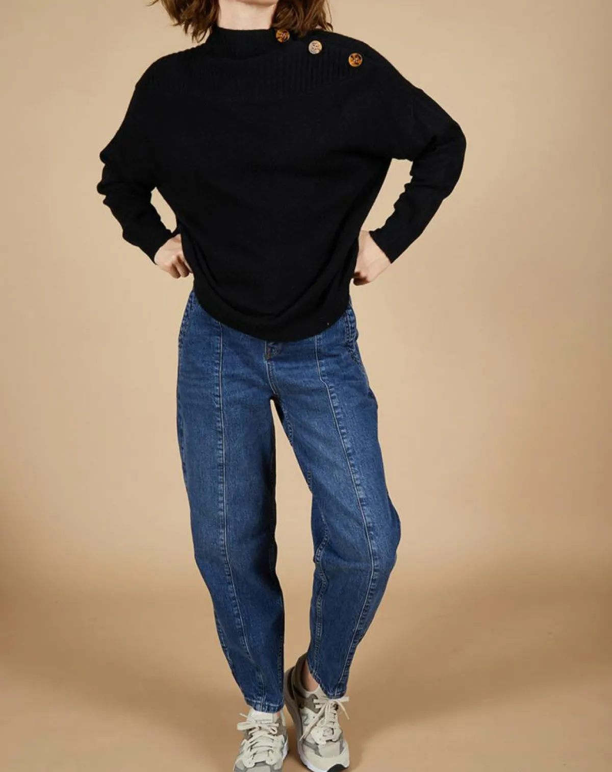 Cashmere Tribu Pulls|Pull ample 100% Cachemire Sandy col montant à bouton noir