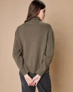 Oscar et Louise Pulls|Pull en Laine & Cachemire Ambre col montant 4 côtes kaki