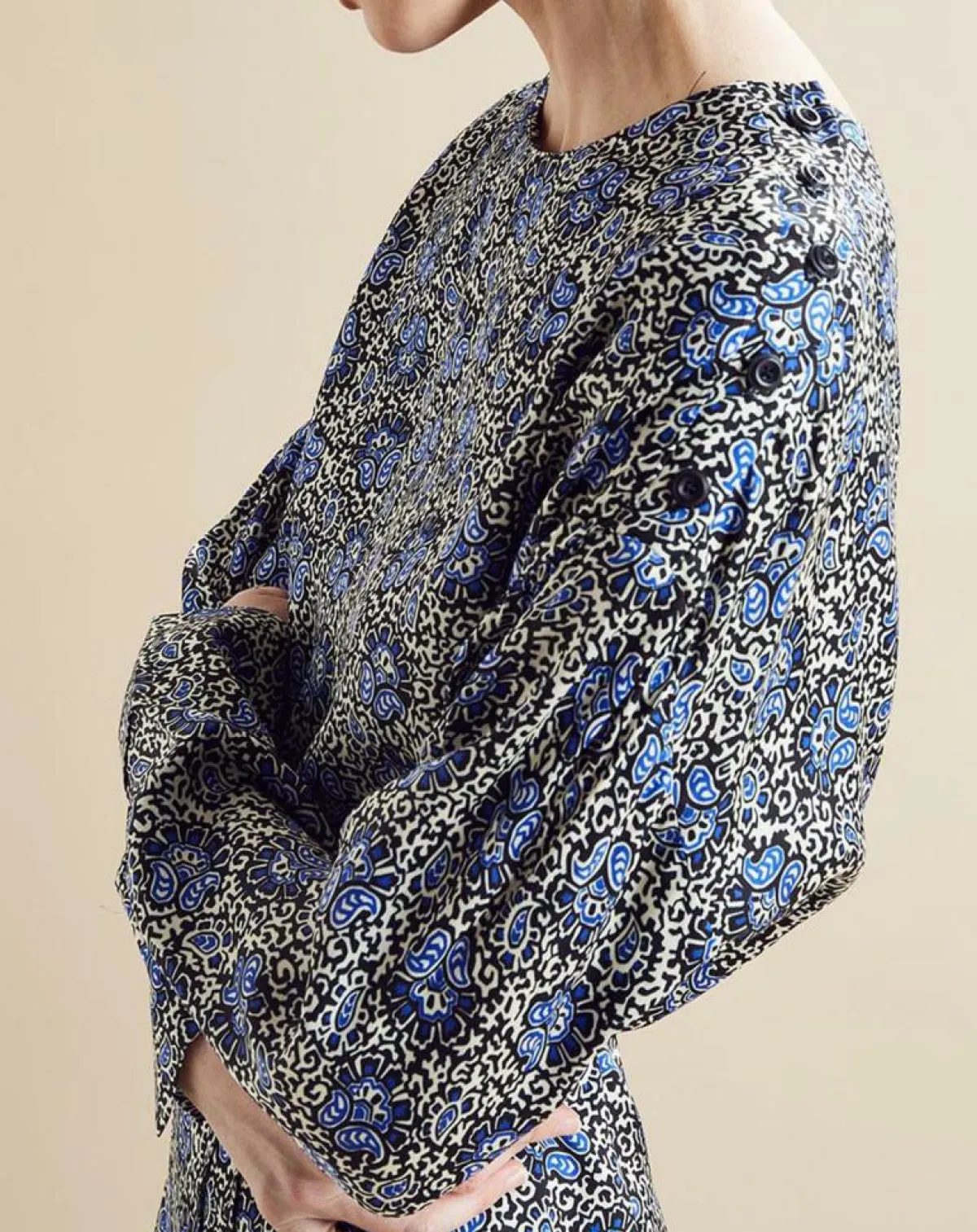 Chloé Stora Robes|Robe satinée Naima imprimée bleu/noir/écru