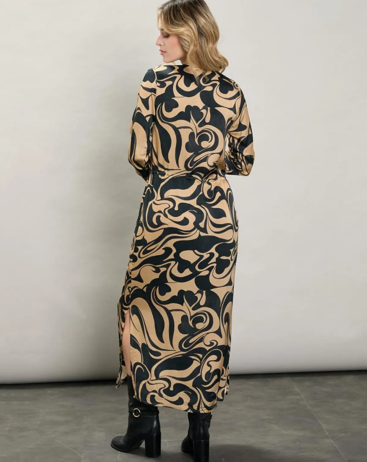 Hartford Robes|Robe satinée Rosal beige/marine