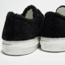 Stuart Weitzman Baskets|Sneakers en Peau de Mouton Ollie Chill noires