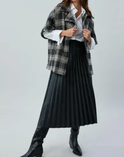 Lauren Vidal Vestes, Blousons|Veste en Laine mélangée manches courtes Biba noire