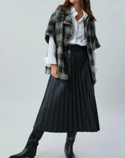 Lauren Vidal Vestes, Blousons|Veste en Laine mélangée manches courtes Biba noire