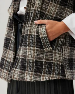 Lauren Vidal Vestes, Blousons|Veste en Laine mélangée manches courtes Biba noire