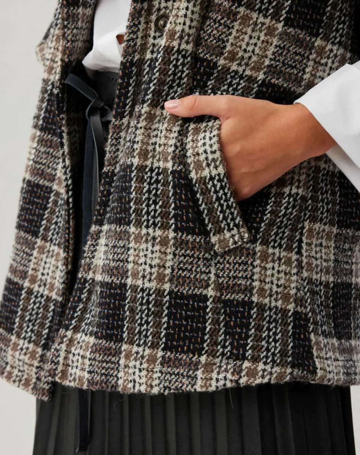 Lauren Vidal Vestes, Blousons|Veste en Laine mélangée manches courtes Biba noire